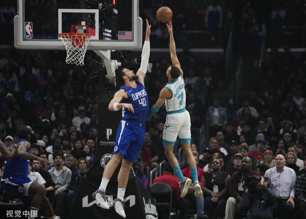 甲赛场上展 甲赛场上展