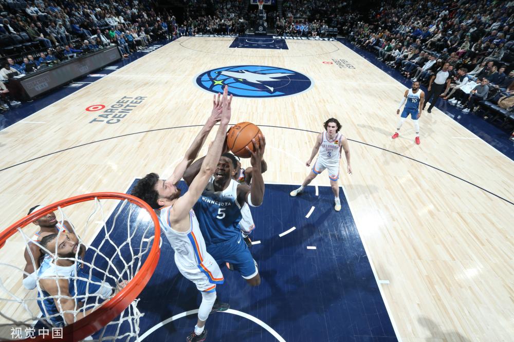 对年轻球员 对年轻球员